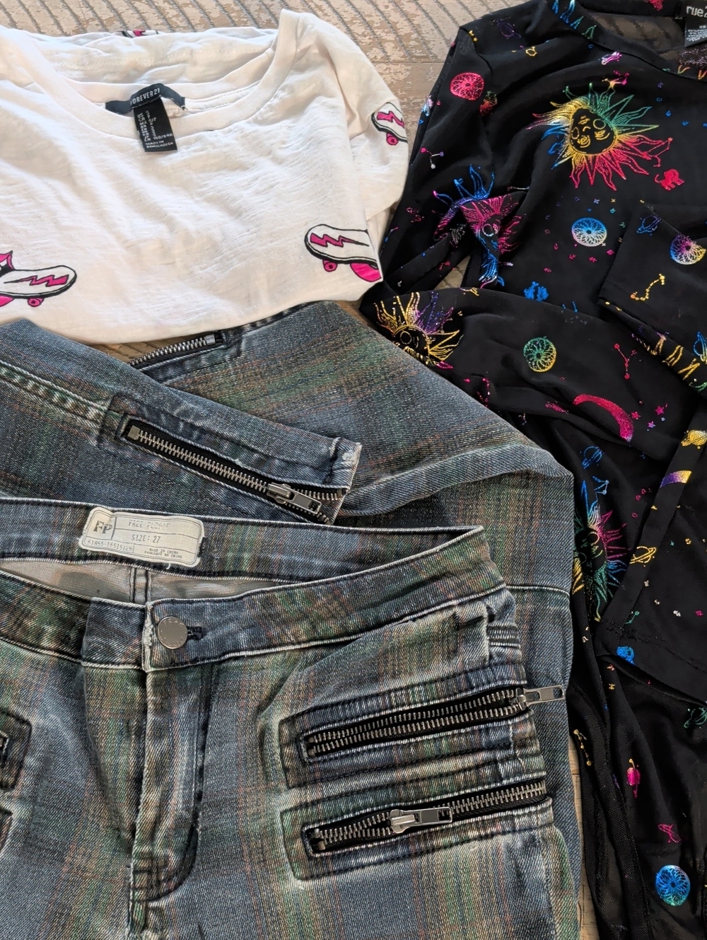 Free People Plaid Skinny Moto Jeans / Forever 21 Tshirt/ Rue 21 Bodysuit Bundle